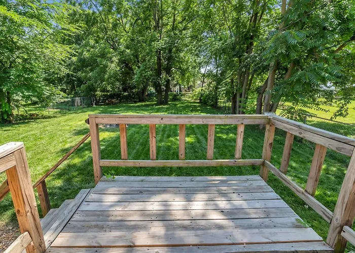Smart Home Close To Downtown, Msu, And More