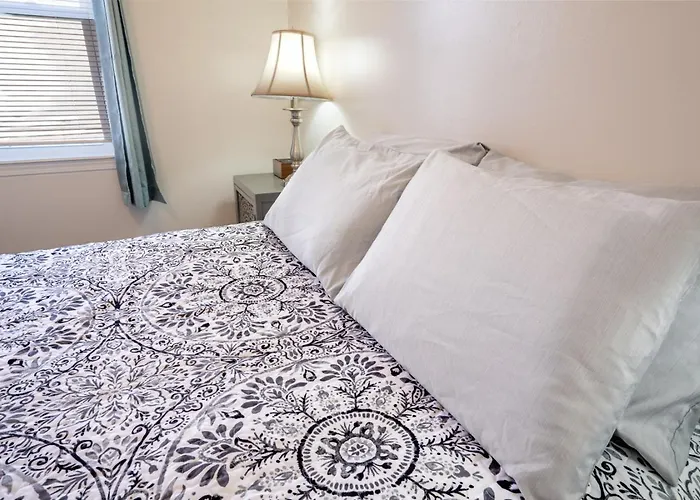 Main Retreat With King Bed In Master And Has Garage