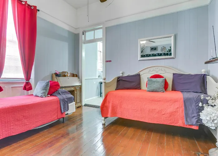 Walk To Magazine St: Nola House In Irish Channel!
