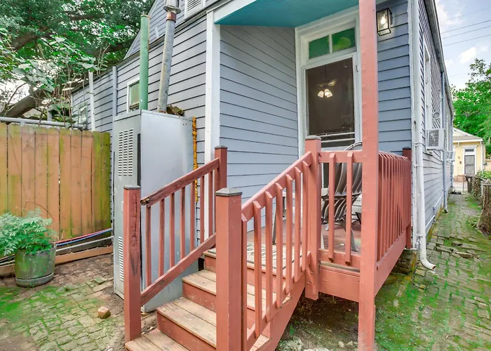 Walk To Magazine St: Nola House In Irish Channel!