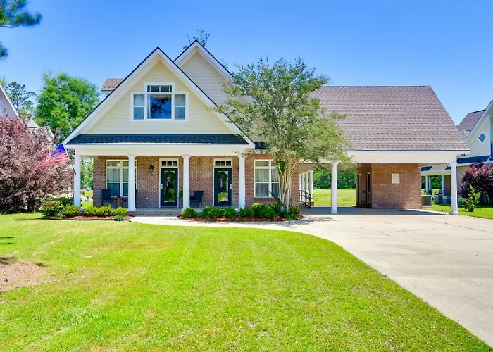 Pool Access + Golf View: 5Br Springfield Home