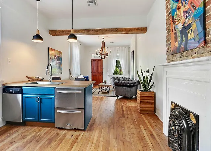 Modern Victorian House With Relaxing Courtyard - Near Fq